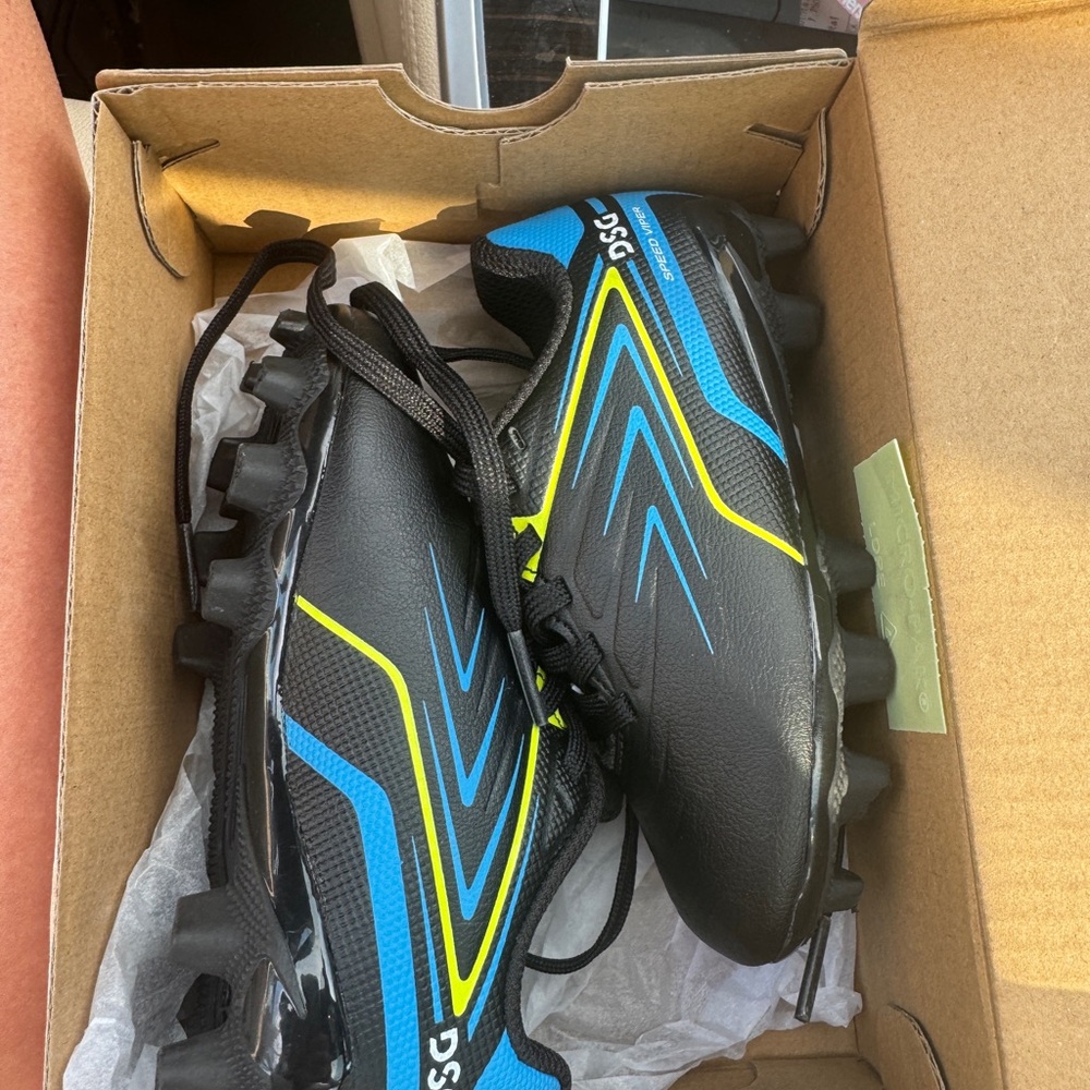 Worn once toddler soccer cleats kids shoes
